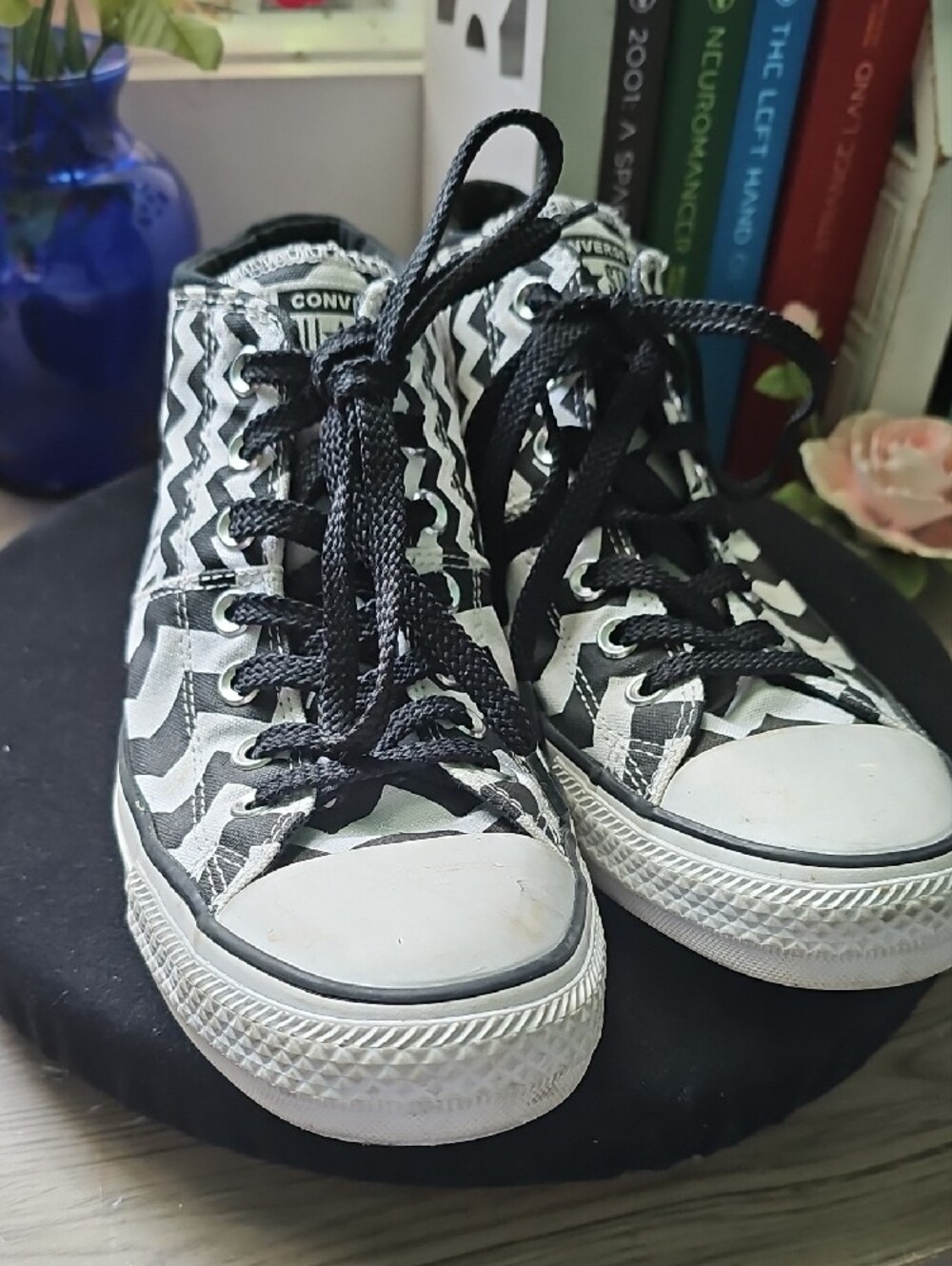 Women's Converse Black and White Zigzag High-Tops Size 10 - Picture 2 of 6